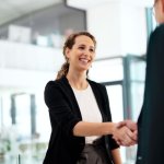 Ein gepflegter Mitarbeiter hinterlässt bereits am ersten Arbeitstag einen positiven Eindruck